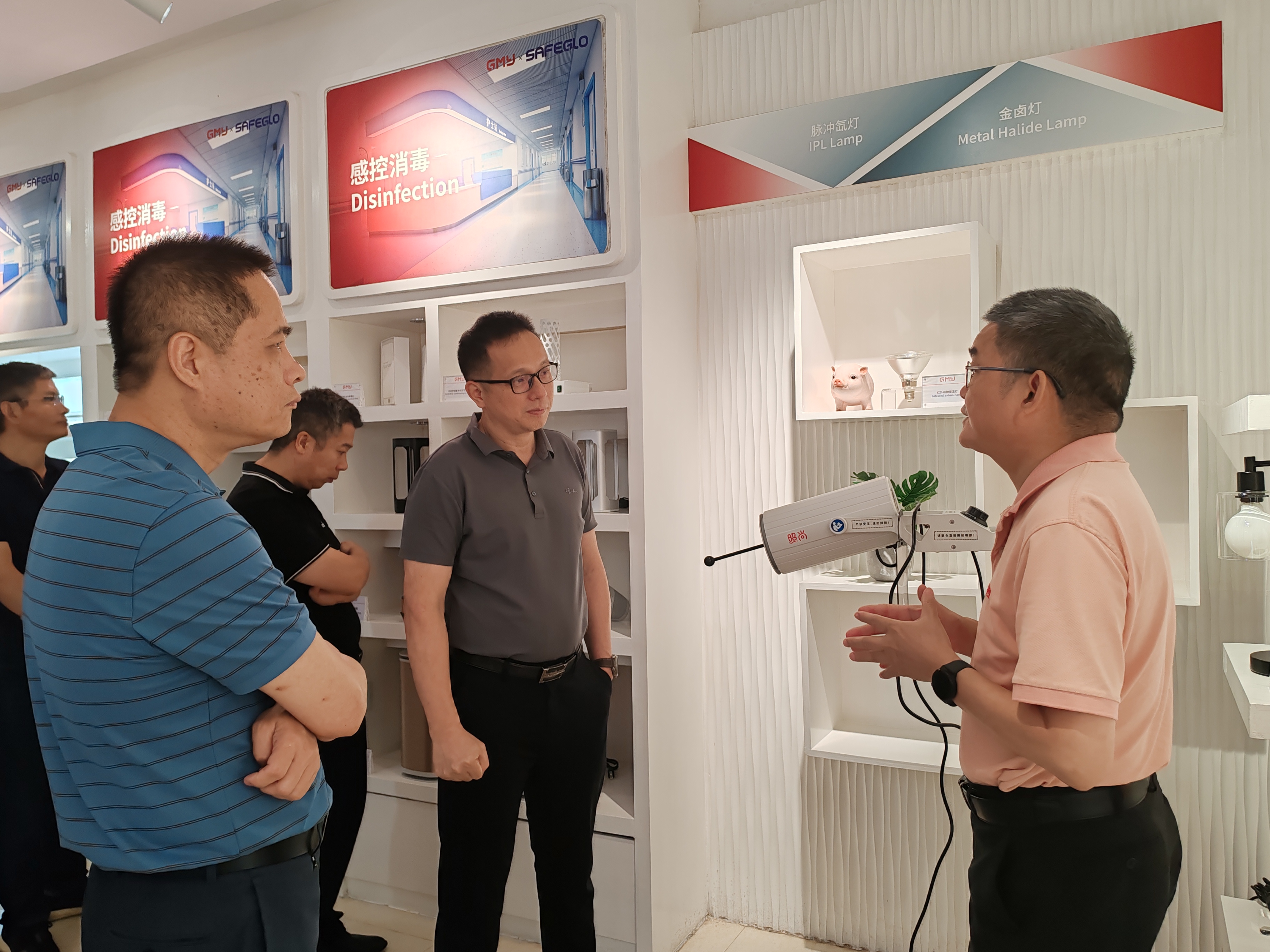 调研组参观广明源光科技展厅